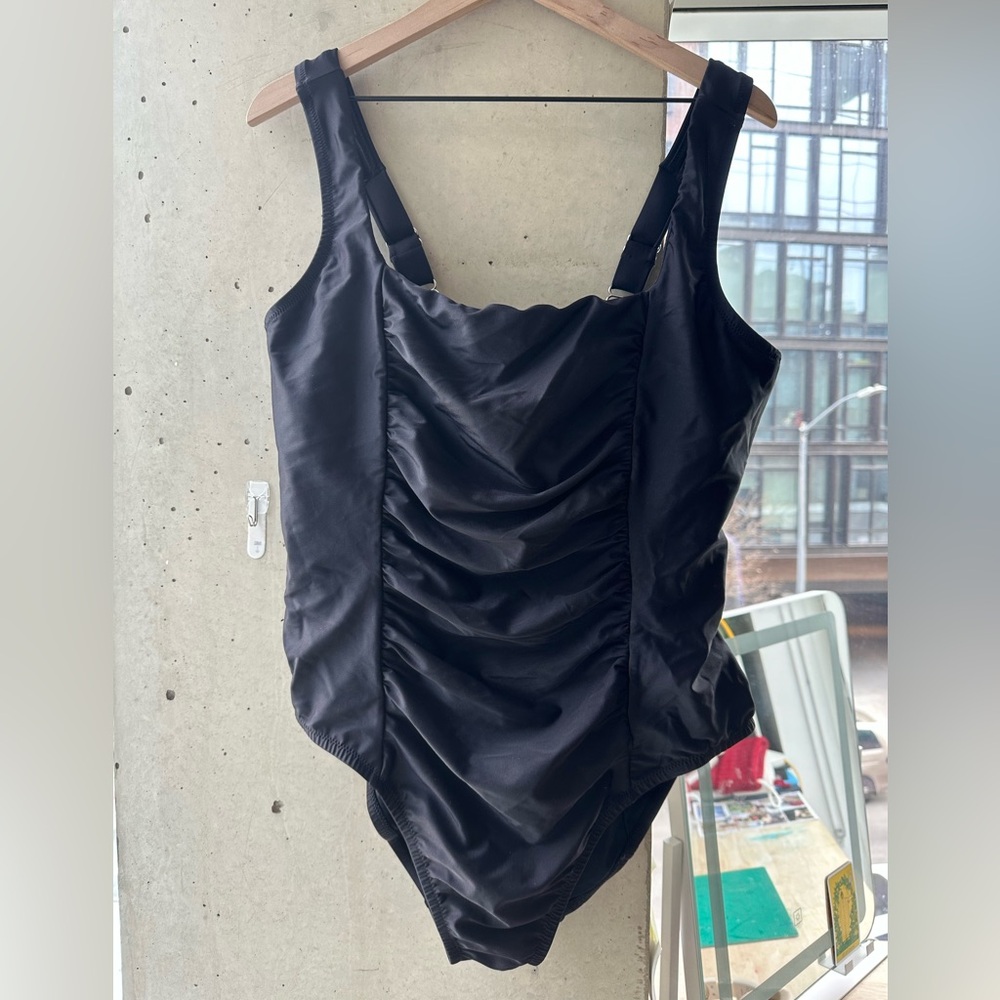 Universal Standard Square Neck Swimsuit, black, size M (US 18/20). New.